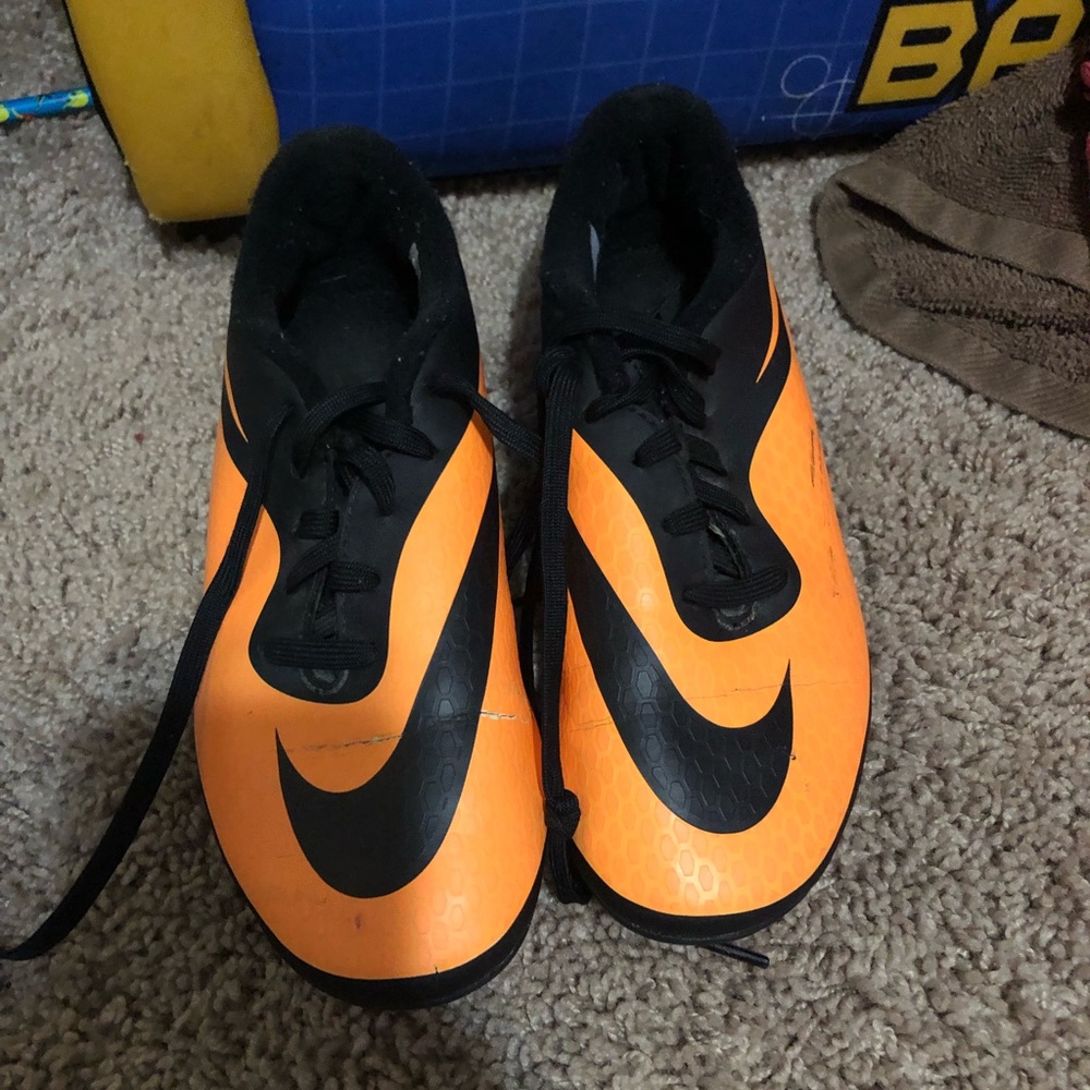 Soccer cleats